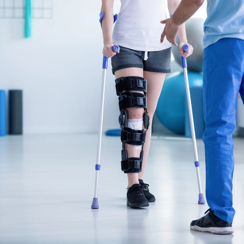 Illustrative photo of a leg brace and crutches